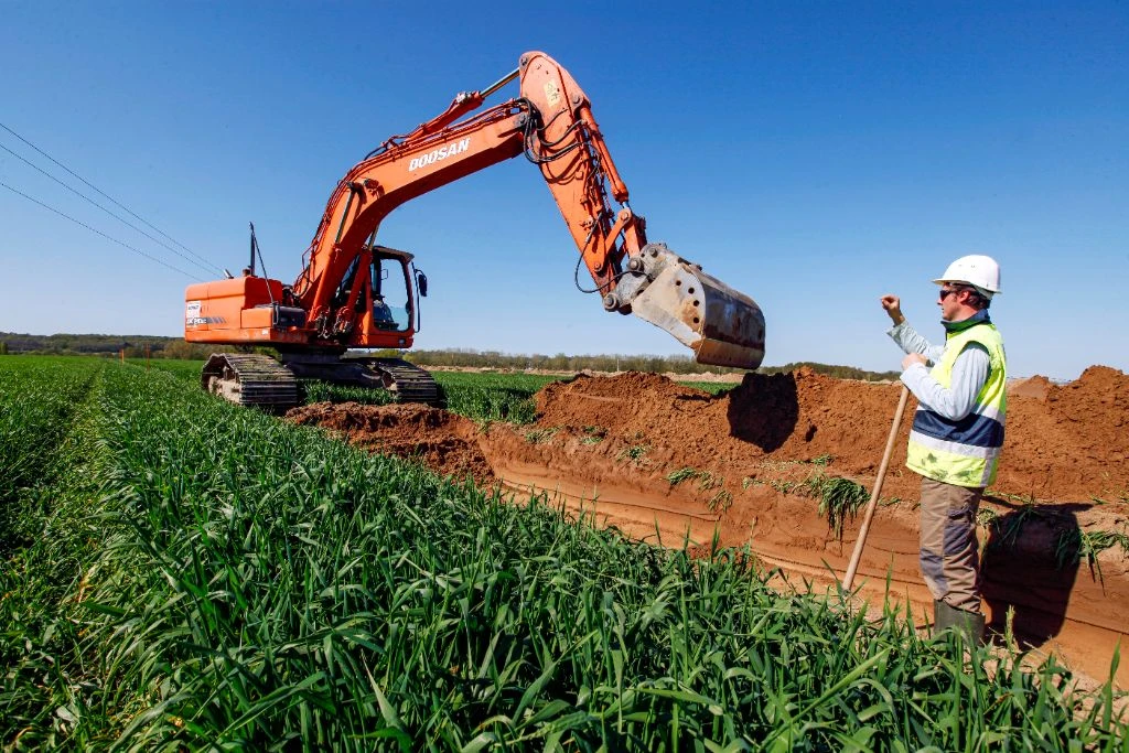 Doosan excavator - earthworks and excavation