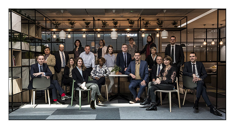 Caisse d'Epargne IDF team - institutional group photo