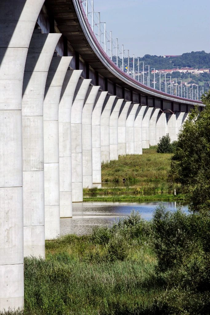White pillars of LGV viaduct - side perspective