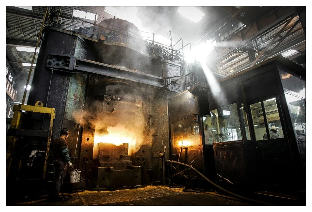 Four de forge industrielle - fabrication pièces aéronautiques